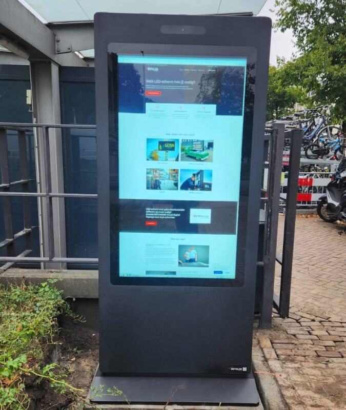 Stoepborden en buitenzuilen — realisatie van Betoled